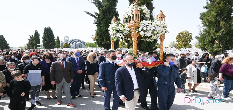 Τρίτο Πάσχα με πανδημία: Η σύγκριση των τριών περιόδων [πίνακας] cover image