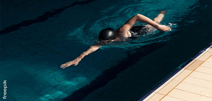 Το κολύμπι φέρνει υγεία. Η κολύμβηση κάνει καλό στην καρδιά, πνεύμονες, μυς, μειώνει το άγχος, γυμνάζει, δροσίζει cover image